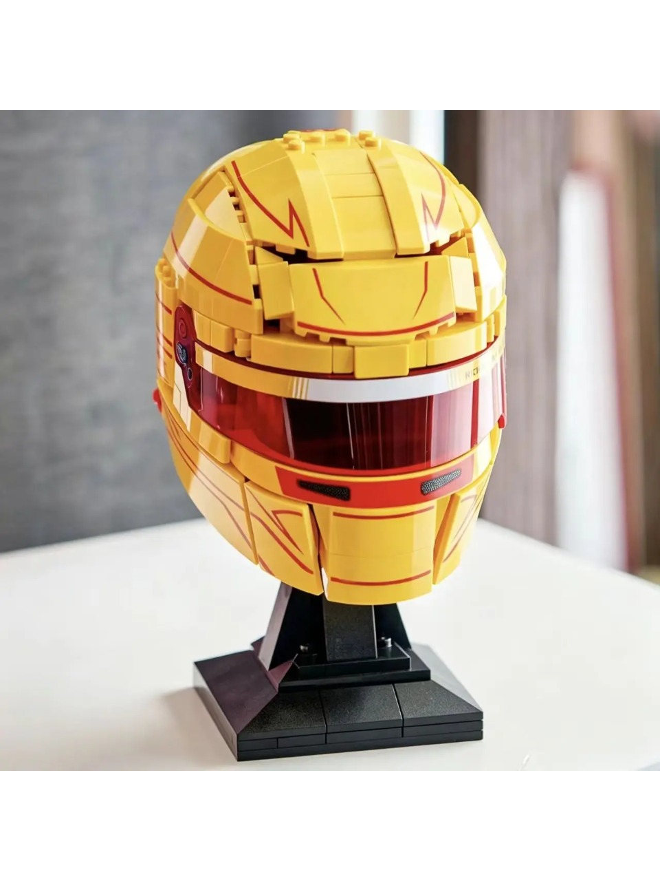 The new must-have driver helme - Event Party review and price